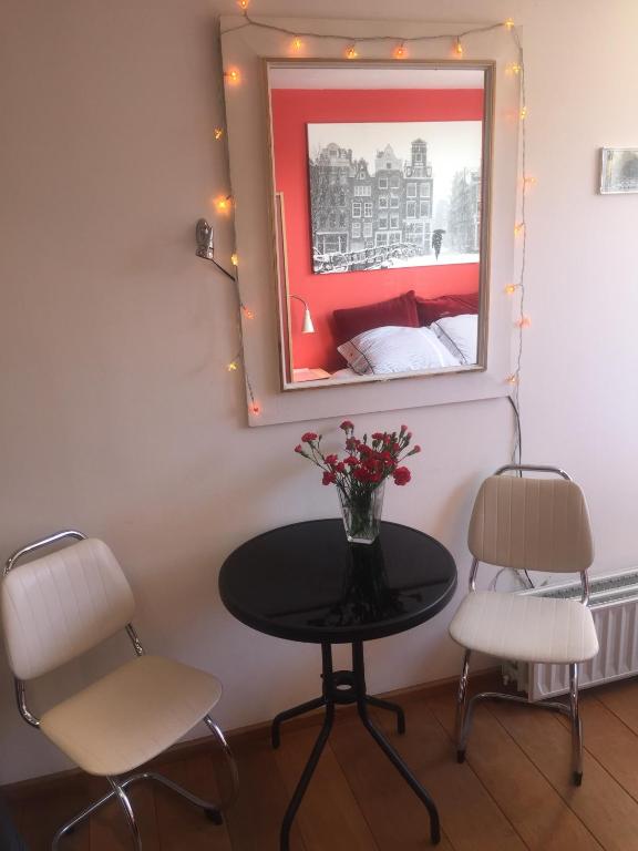 Houseboat Westerdok room 4